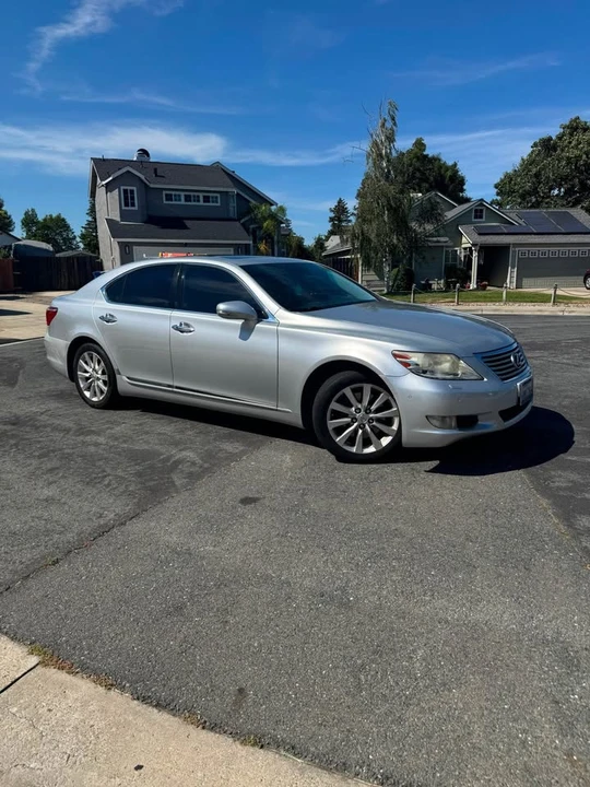 2010 Lexus LS 4th Gen - Image 5 of 11