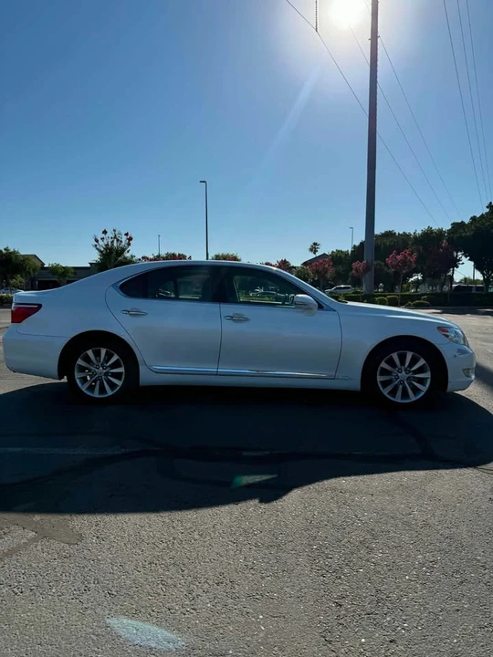2010 Lexus LS 4th Gen - Image 5 of 9