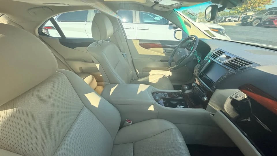2010 Lexus LS 4th Gen - Image 3 of 4