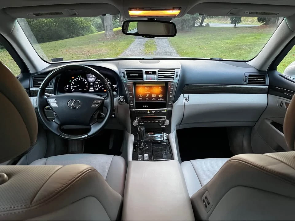 2010 Lexus LS 4th Gen - Image 17 of 20