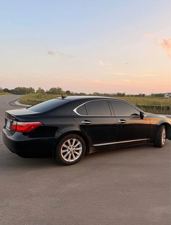 2010 Lexus LS 4th Gen - Image 4 of 12