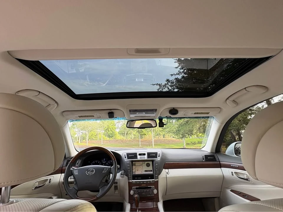 2010 Lexus LS 4th Gen - Image 9 of 20