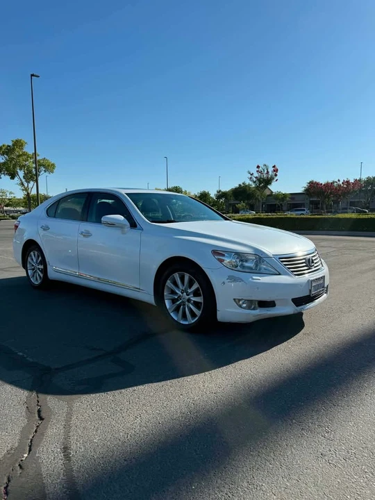 2010 Lexus LS 4th Gen - Image 6 of 9