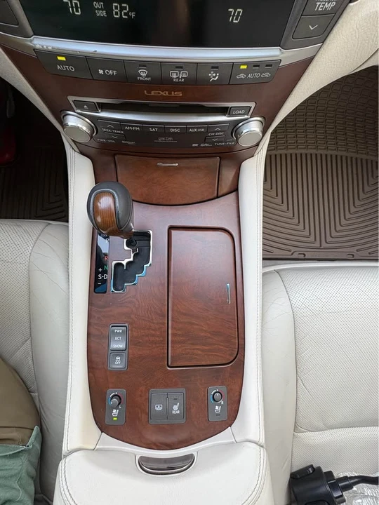 2010 Lexus LS 4th Gen - Image 11 of 20