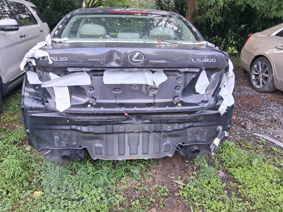 2010 Lexus LS 4th Gen - Image 3 of 4