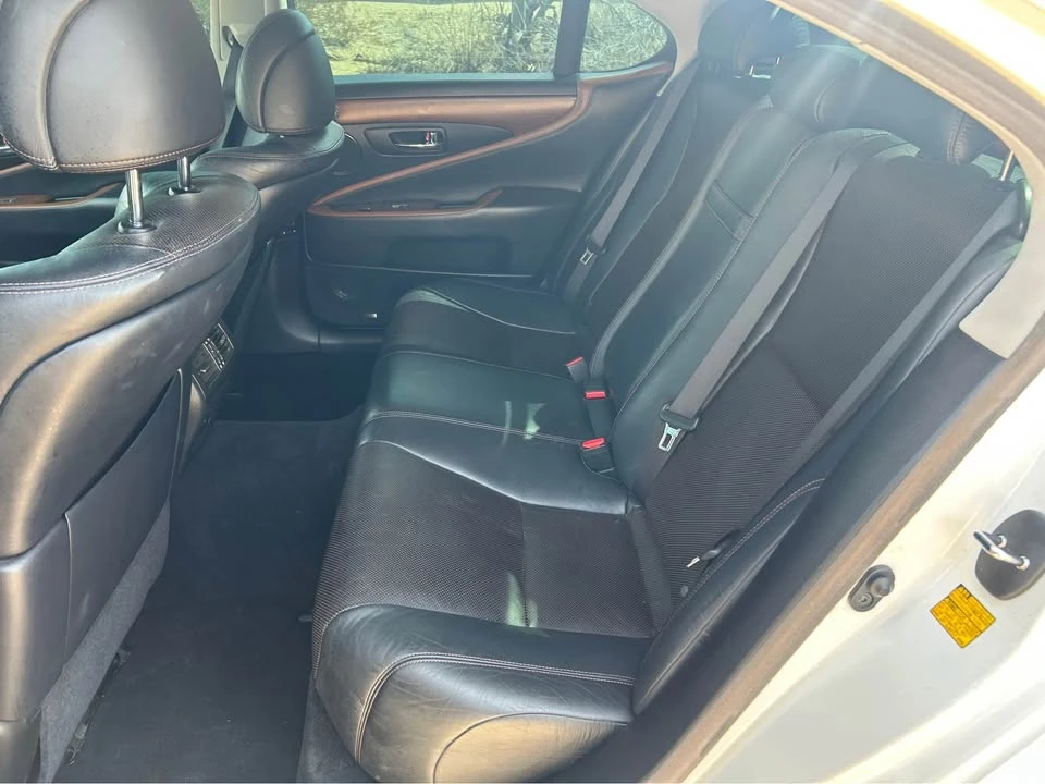 2010 Lexus LS 4th Gen - Image 7 of 10