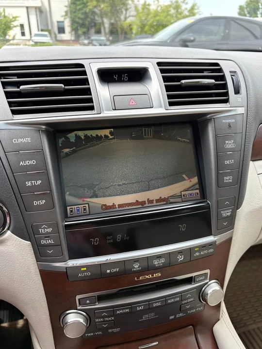 2010 Lexus LS 4th Gen - Image 15 of 20