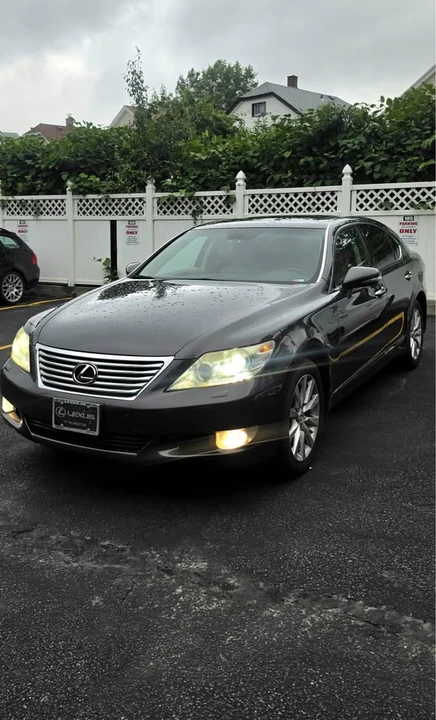 2010 Lexus LS 4th Gen - Image 5 of 11