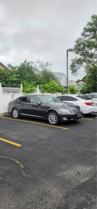 2010 Lexus LS 4th Gen - Image 7 of 11