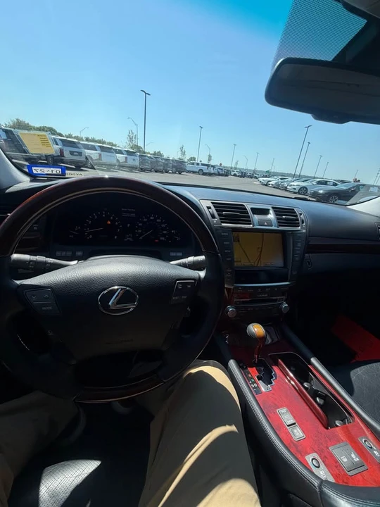 2010 Lexus LS 4th Gen - Image 4 of 11
