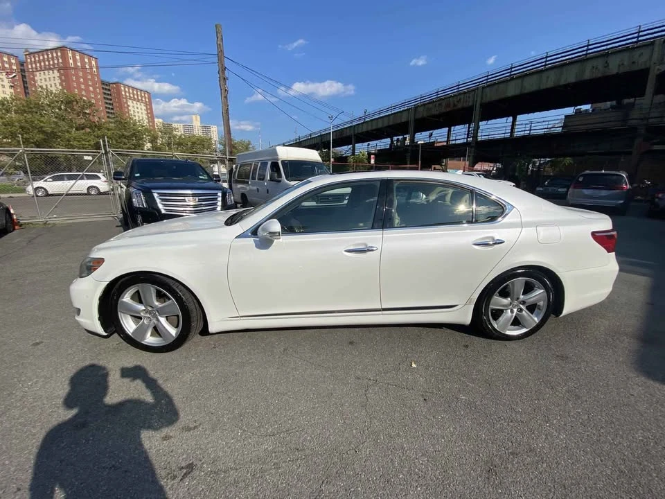 2010 Lexus LS 4th Gen - Image 5 of 10