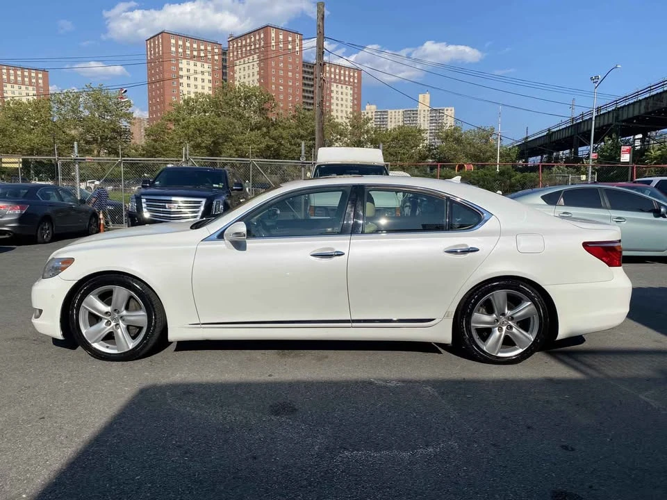 2010 Lexus LS 4th Gen - Image 9 of 10