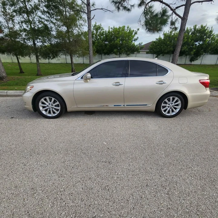 2010 Lexus LS 4th Gen - Image 4 of 19