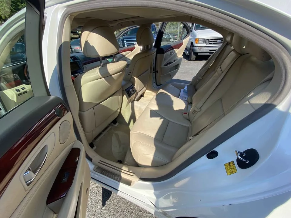 2010 Lexus LS 4th Gen - Image 6 of 10