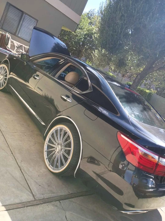 2010 Lexus LS 4th Gen - Image 4 of 13