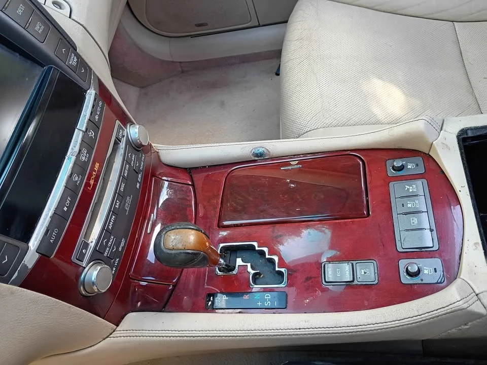 2010 Lexus LS 4th Gen - Image 6 of 13
