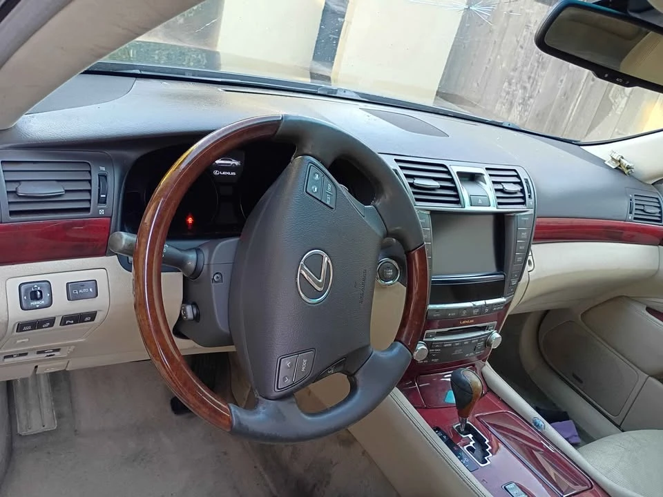2010 Lexus LS 4th Gen - Image 10 of 13