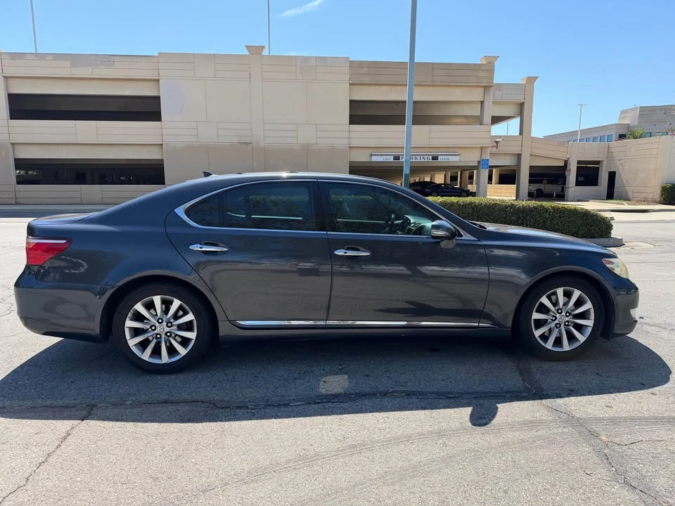 2010 Lexus LS 4th Gen - Image 6 of 10