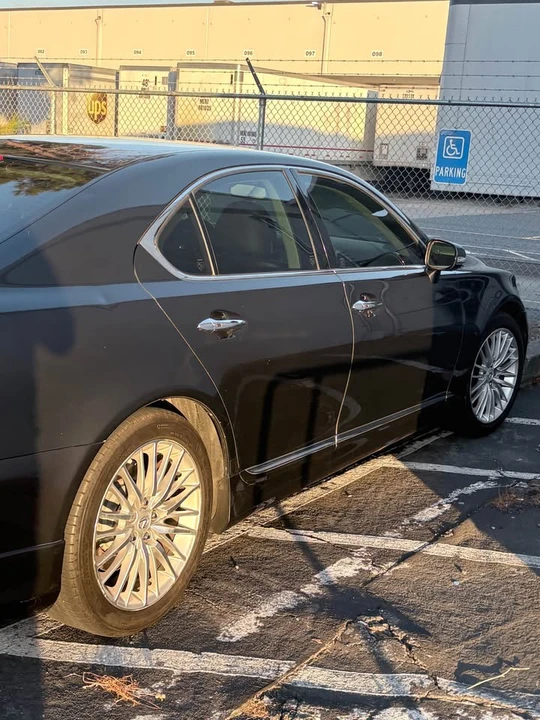 2010 Lexus LS 4th Gen - Image 4 of 8