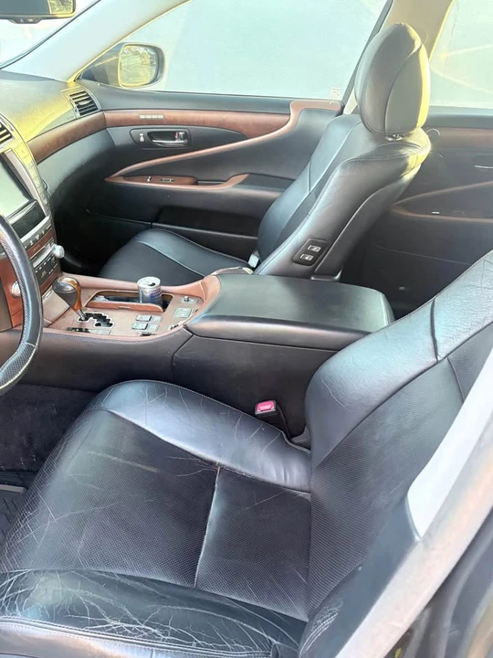 2010 Lexus LS 4th Gen - Image 6 of 8