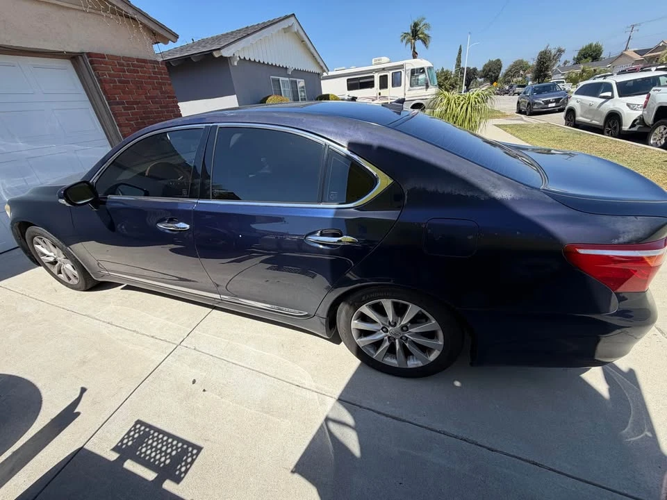 2010 Lexus LS 4th Gen - Image 6 of 8