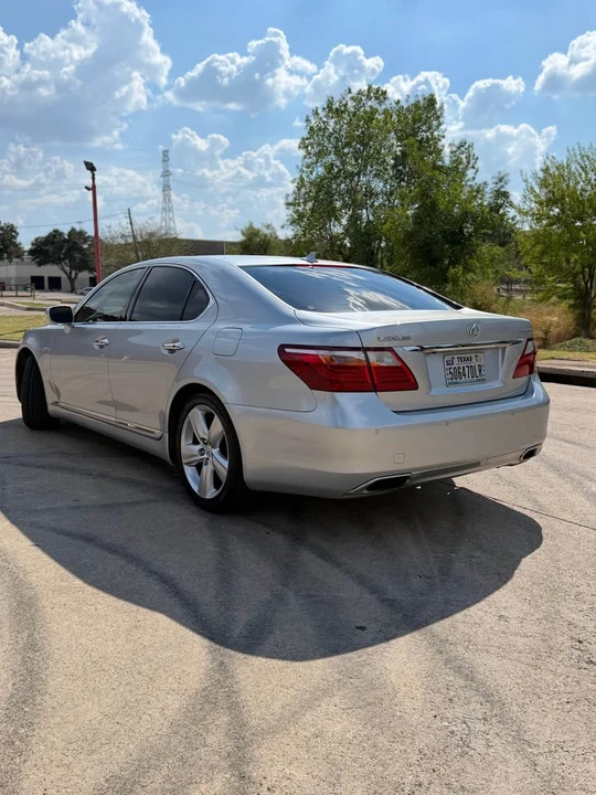 2010 Lexus LS 4th Gen - Image 5 of 12