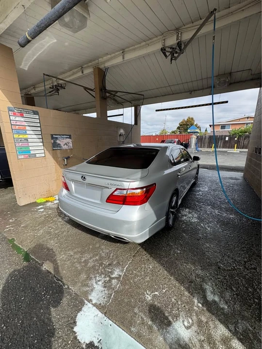 2010 Lexus LS 4th Gen - Image 17 of 20