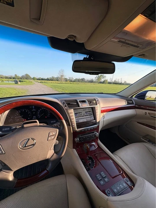 2010 Lexus LS 4th Gen - Image 7 of 15