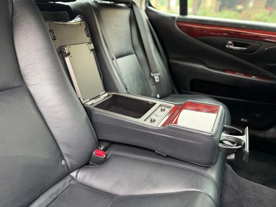 2010 Lexus LS 4th Gen - Image 19 of 20