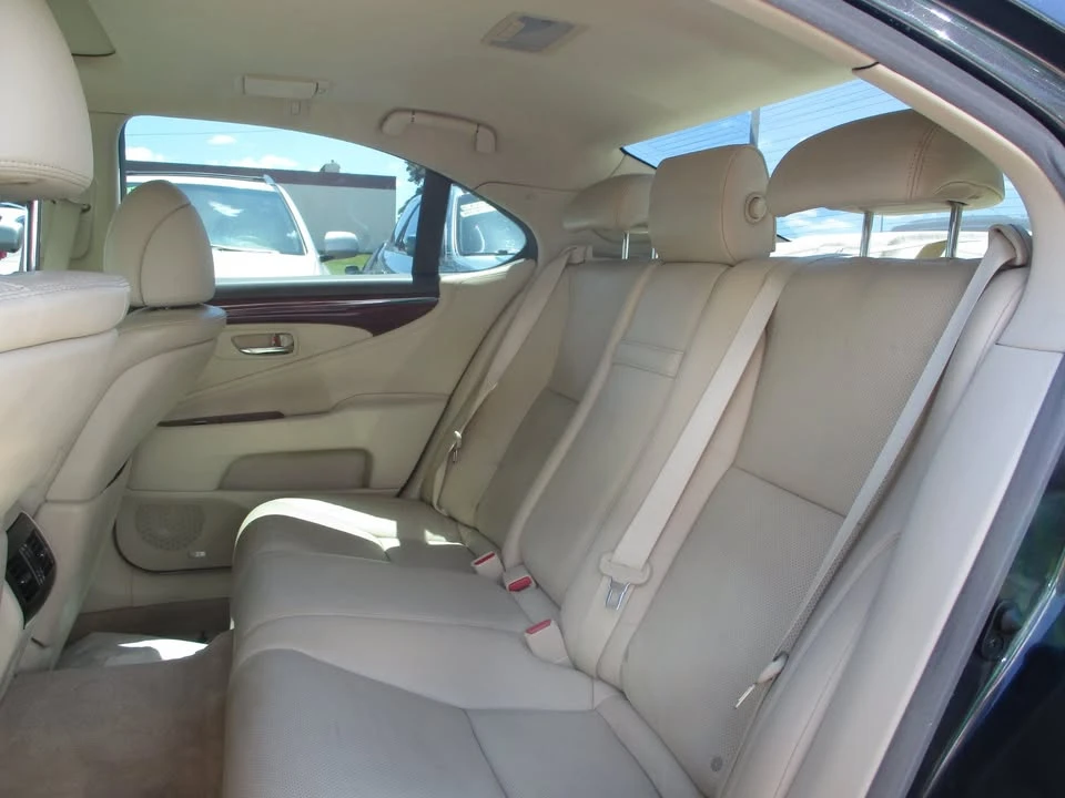 2010 Lexus LS 4th Gen - Image 7 of 10