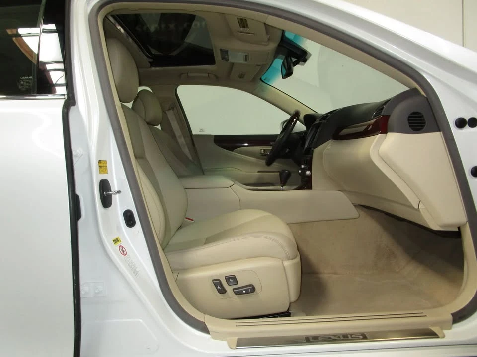2010 Lexus LS 4th Gen - Image 15 of 20