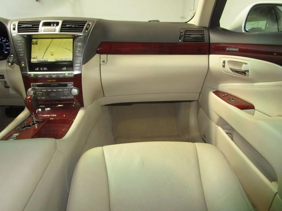 2010 Lexus LS 4th Gen - Image 17 of 20