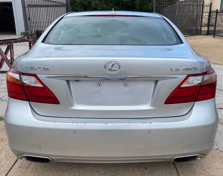 2010 Lexus LS 4th Gen - Image 9 of 12