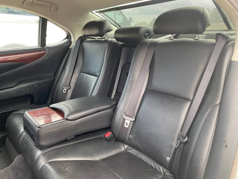 2010 Lexus LS 4th Gen - Image 8 of 12