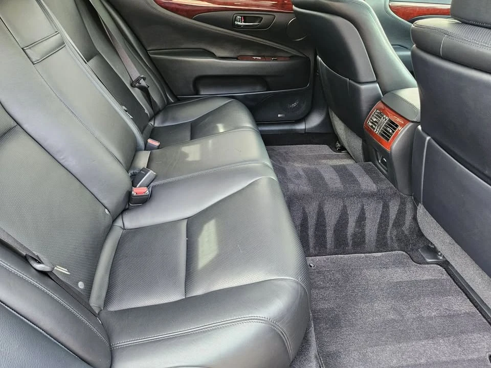 2010 Lexus LS 4th Gen - Image 15 of 17