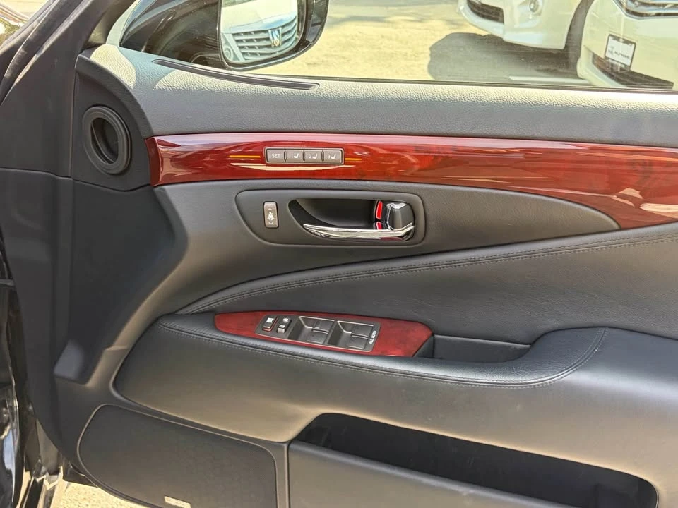 2010 Lexus LS 4th Gen - Image 14 of 18