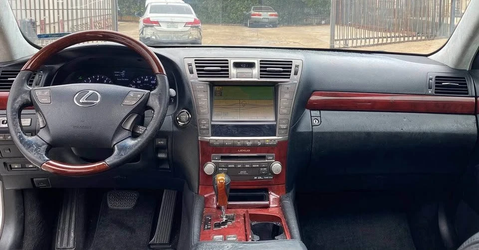 2010 Lexus LS 4th Gen - Image 4 of 12