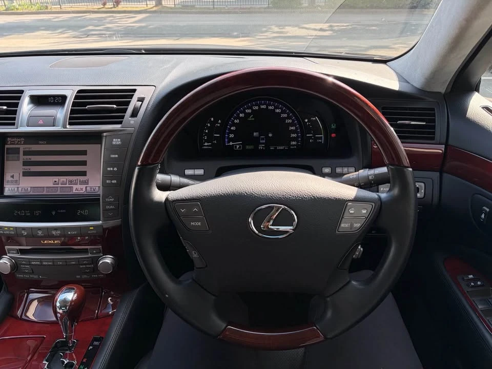 2010 Lexus LS 4th Gen - Image 9 of 18