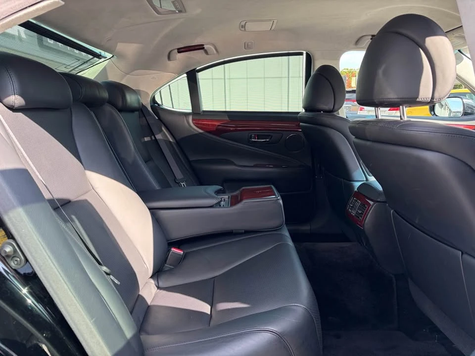 2010 Lexus LS 4th Gen - Image 16 of 18