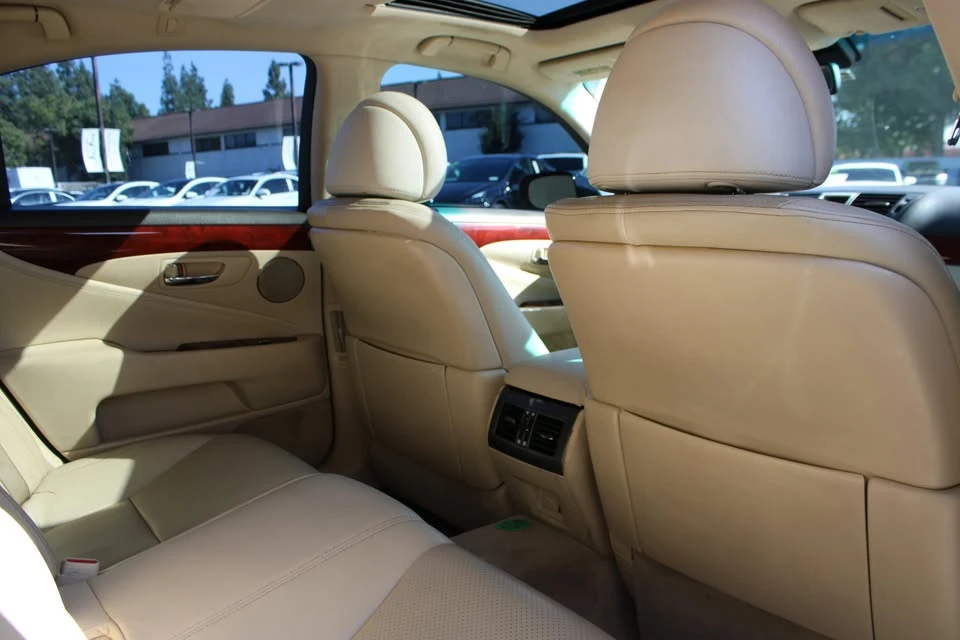 2010 Lexus LS 4th Gen - Image 7 of 20