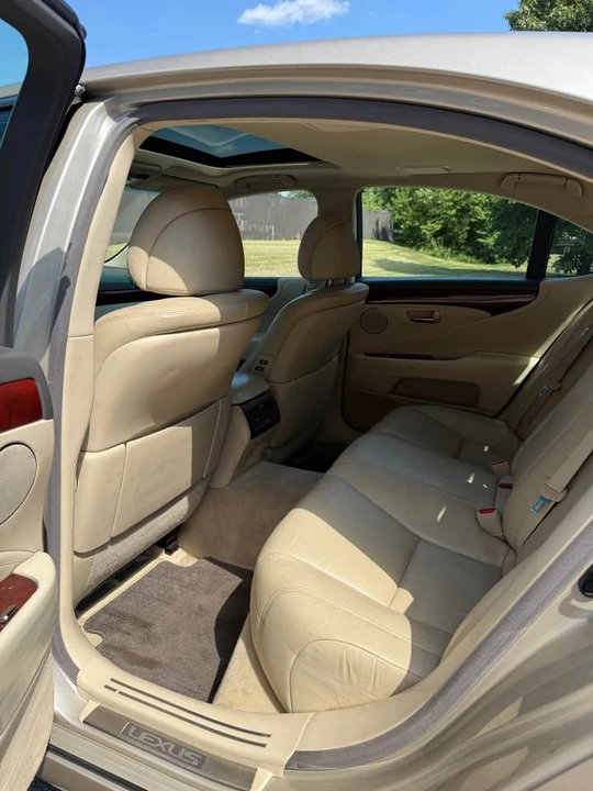 2010 Lexus LS 4th Gen - Image 12 of 18