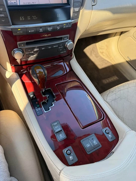 2010 Lexus LS 4th Gen - Image 15 of 18