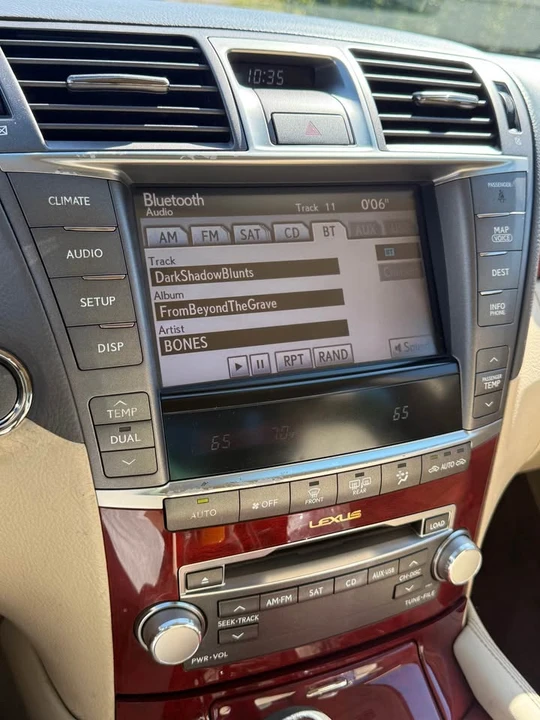 2010 Lexus LS 4th Gen - Image 16 of 18