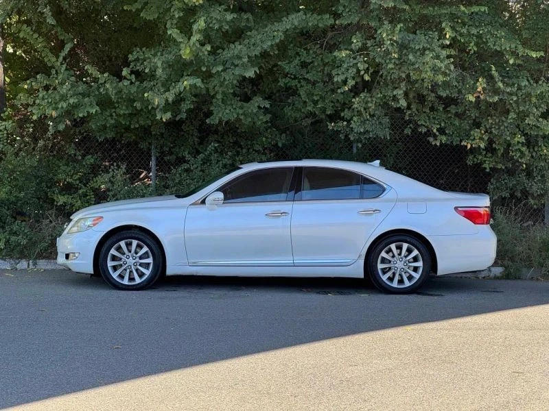 2010 Lexus LS 4th Gen - Image 5 of 12