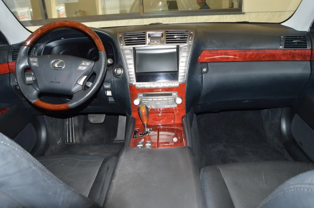 2010 Lexus LS 4th Gen - Image 8 of 28