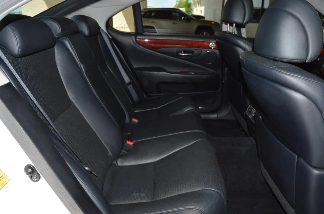 2010 Lexus LS 4th Gen - Image 14 of 28