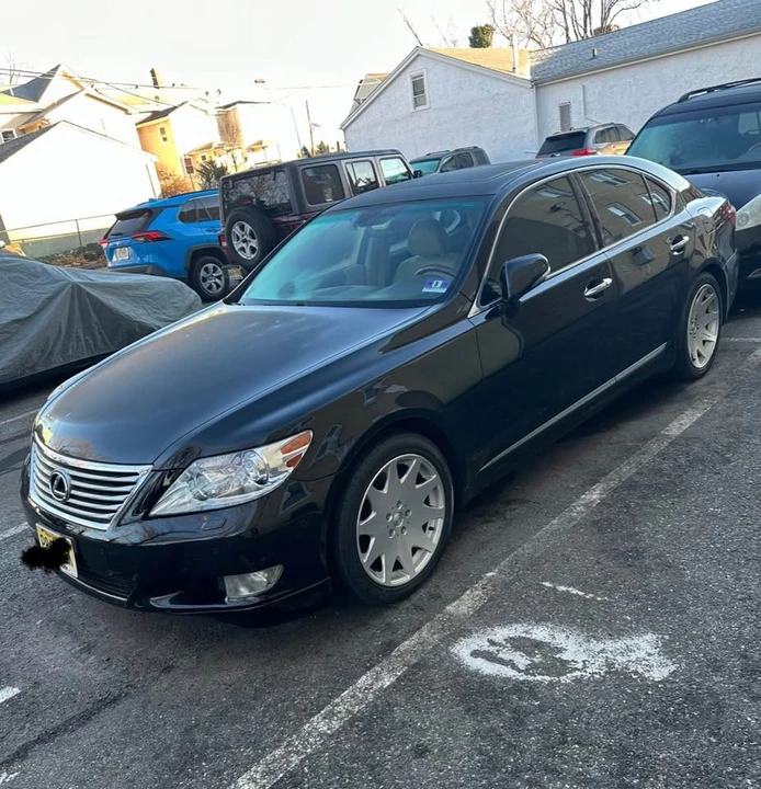 2010 Lexus LS 4th Gen - Image 2 of 10