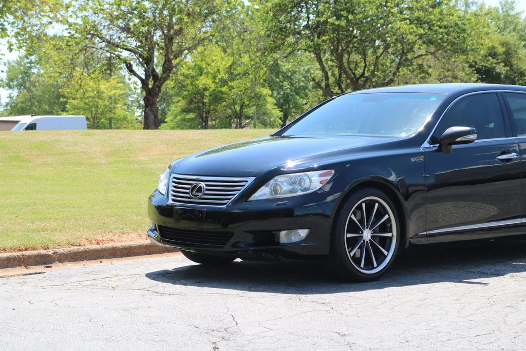 2010 Lexus LS 4th Gen - Image 19 of 31