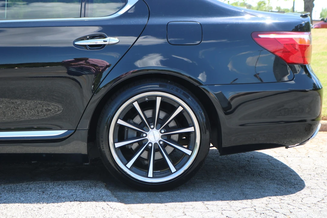 2010 Lexus LS 4th Gen - Image 25 of 31