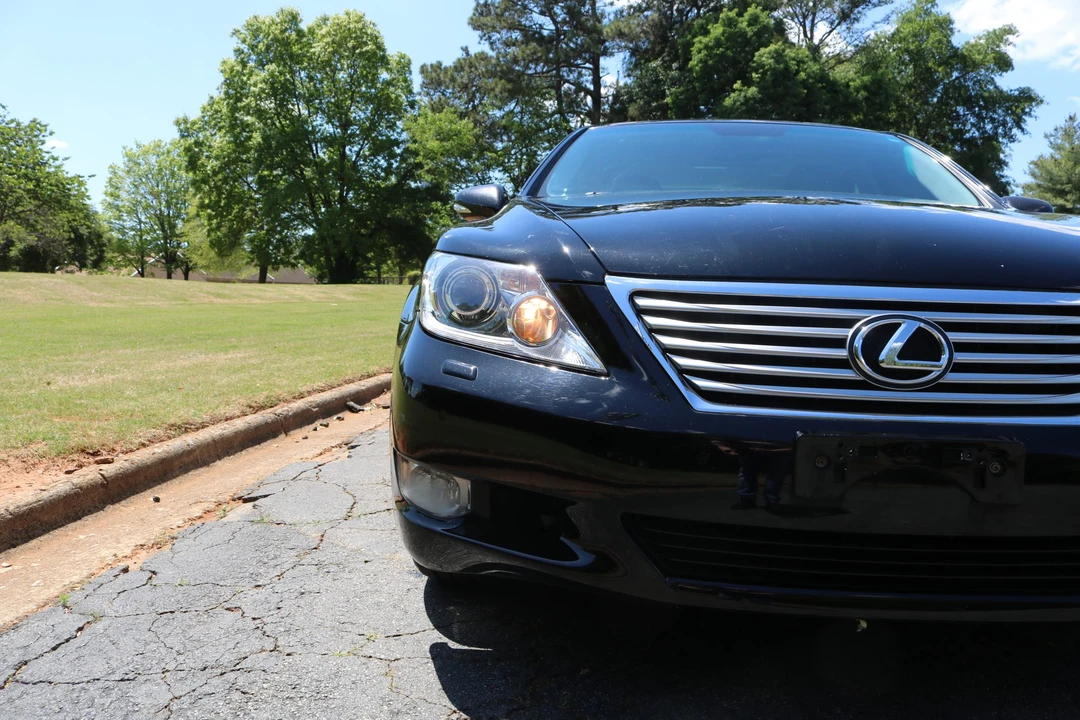 2010 Lexus LS 4th Gen - Image 16 of 31